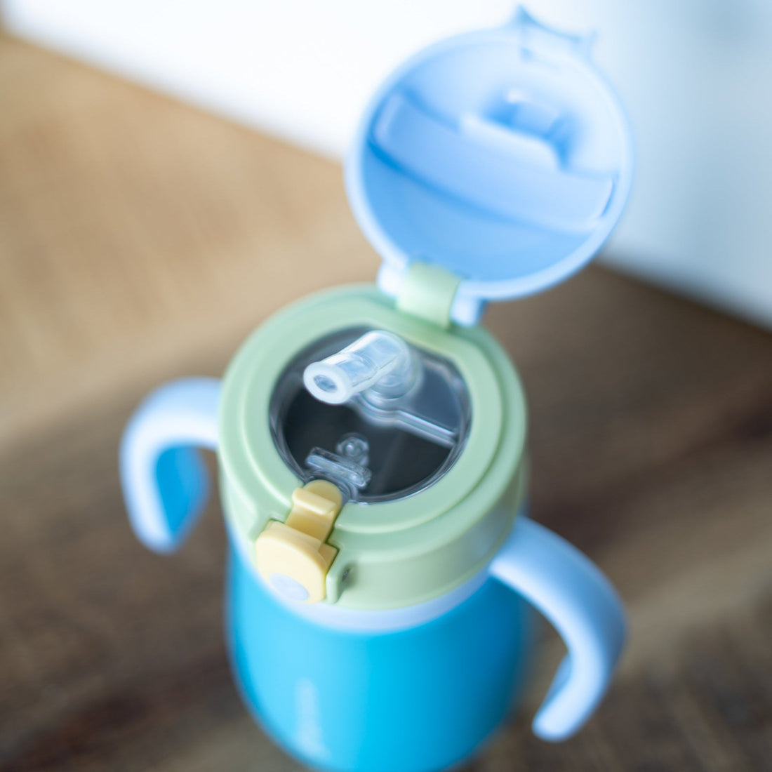 Waarom kiezen ouders voor een lekvrije drinkfles?